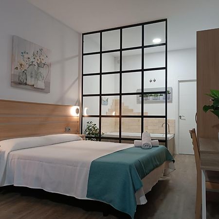 Apartamentos Turisticos Avila Puerta De San Vicente 0-2 מראה חיצוני תמונה
