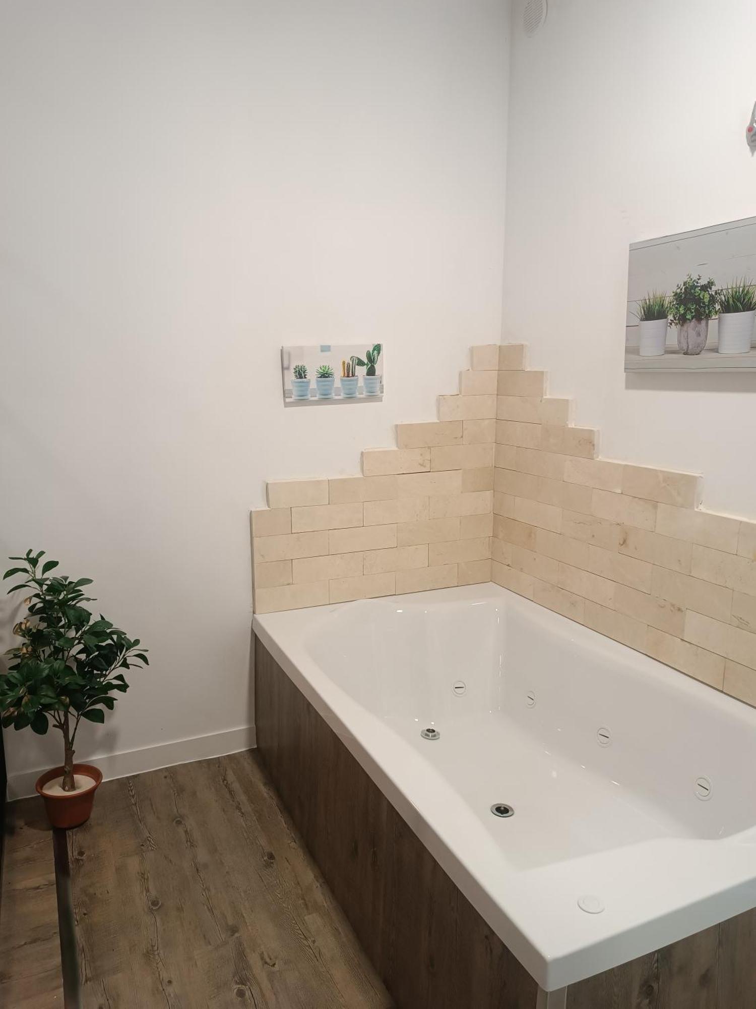Apartamentos Turisticos Avila Puerta De San Vicente 0-2 מראה חיצוני תמונה