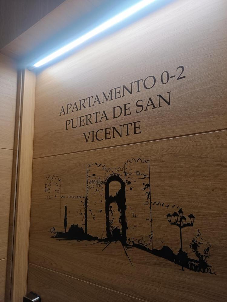Apartamentos Turisticos Avila Puerta De San Vicente 0-2 מראה חיצוני תמונה