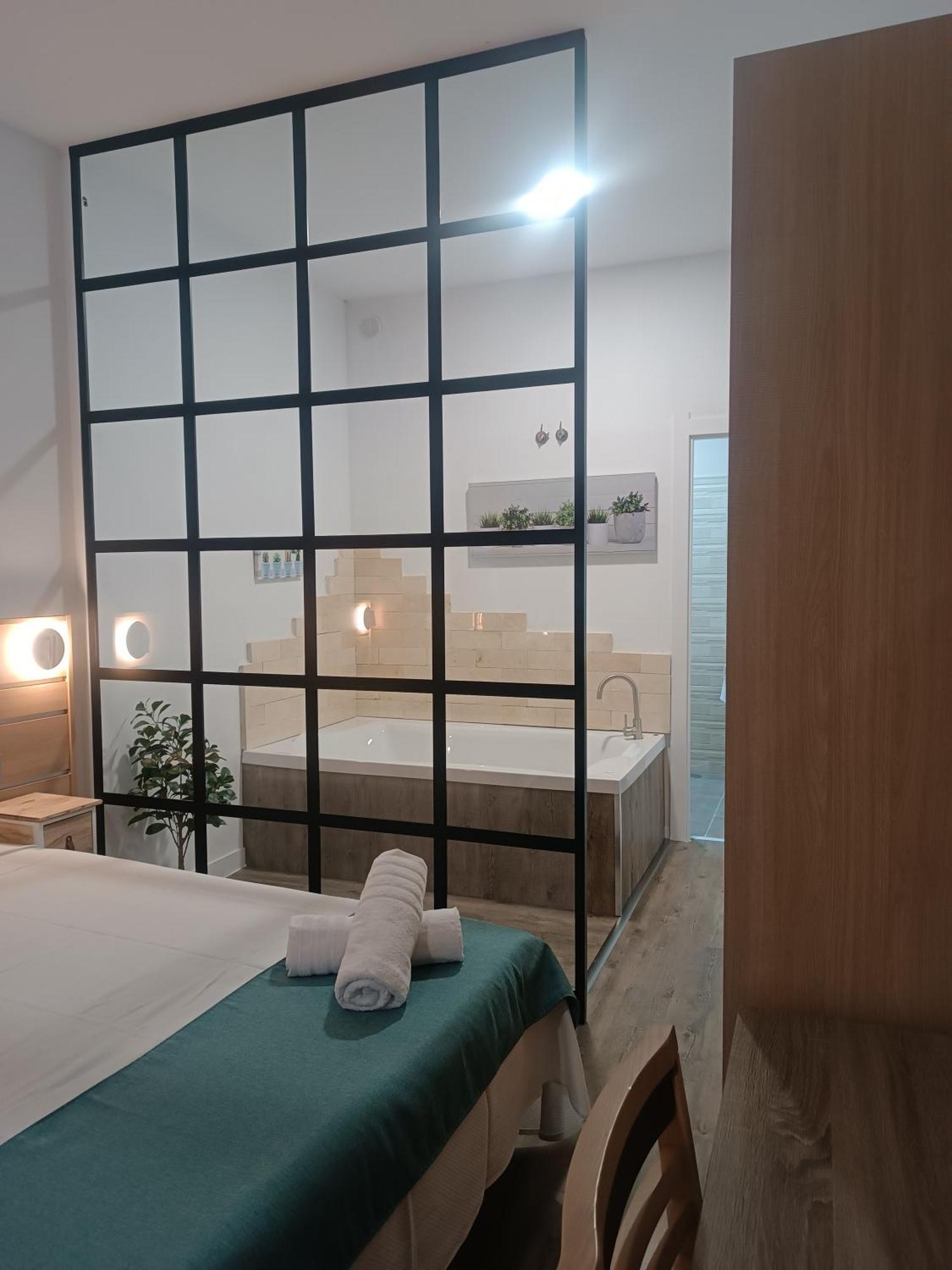 Apartamentos Turisticos Avila Puerta De San Vicente 0-2 מראה חיצוני תמונה