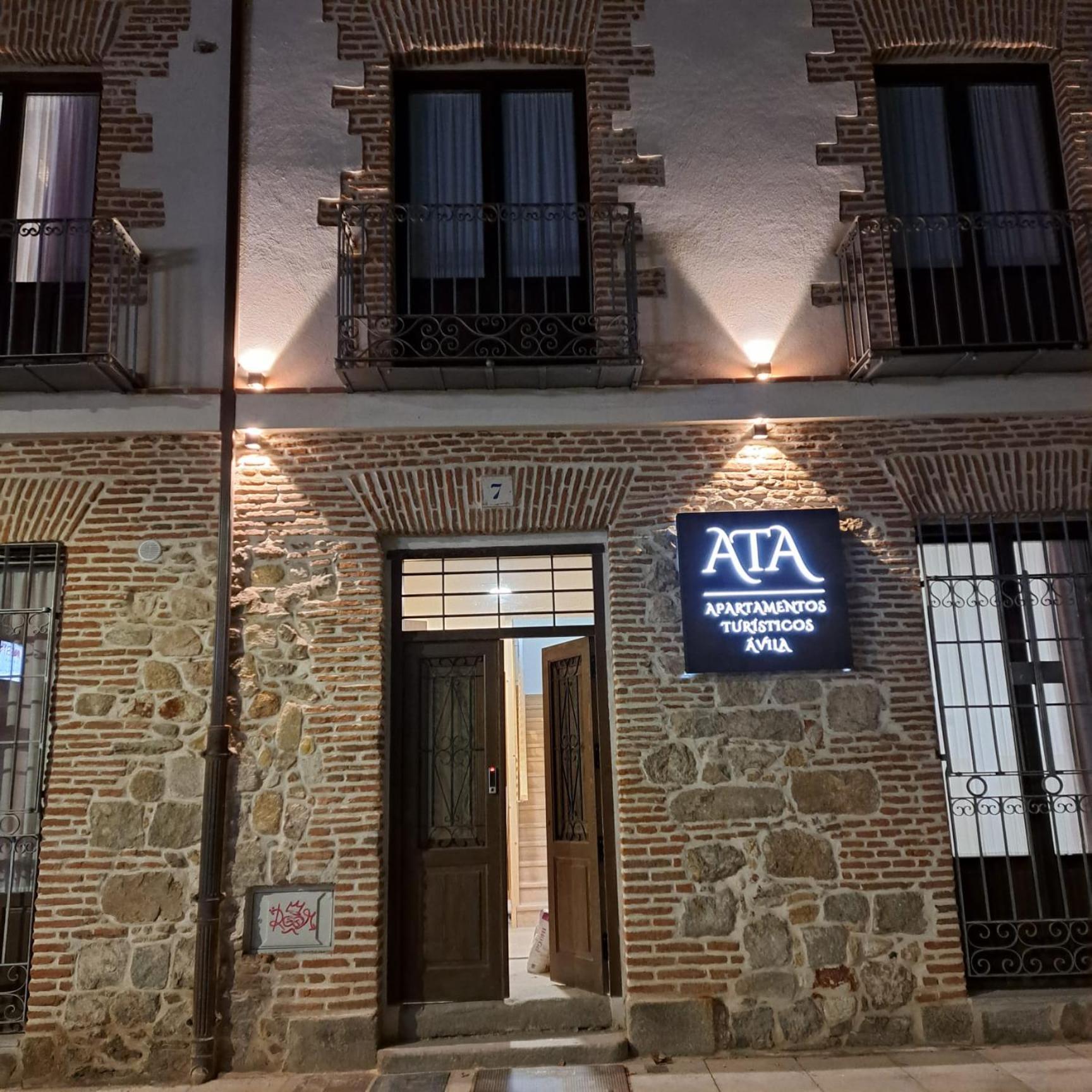 Apartamentos Turisticos Avila Puerta De San Vicente 0-2 מראה חיצוני תמונה
