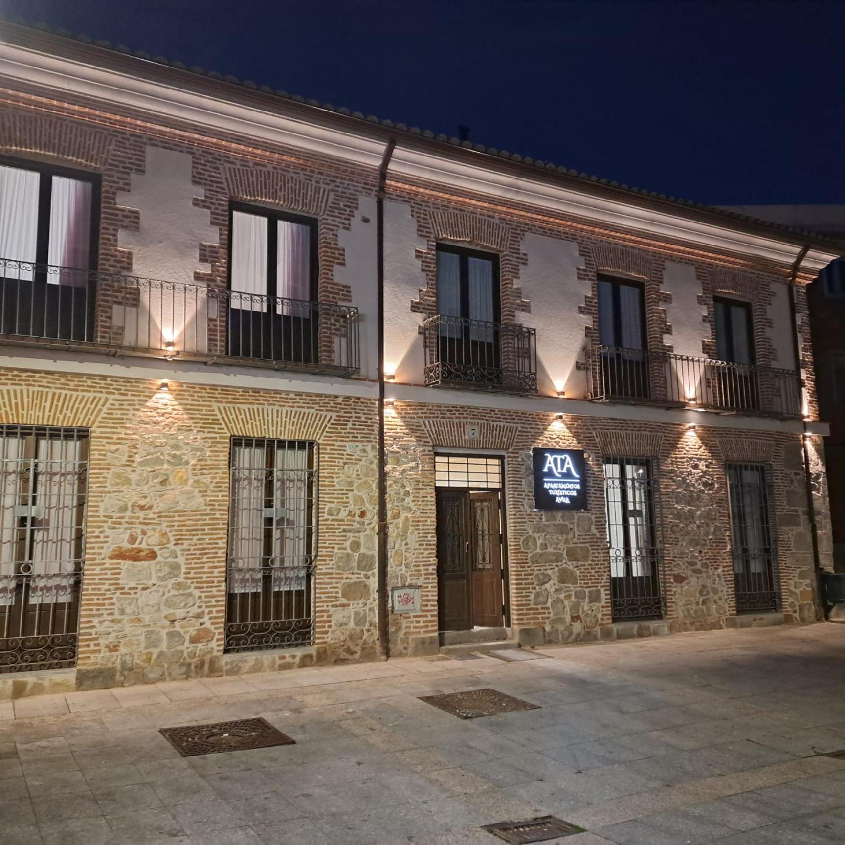 Apartamentos Turisticos Avila Puerta De San Vicente 0-2 מראה חיצוני תמונה